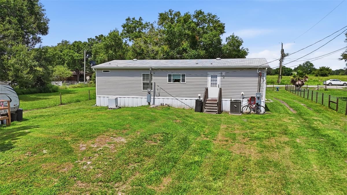 2086 GENES LITTLE ACRES AVENUE — photo 21 of 33