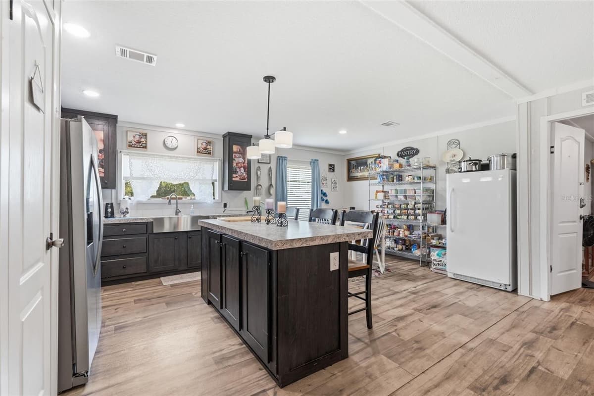 2086 GENES LITTLE ACRES AVENUE — photo 8 of 33