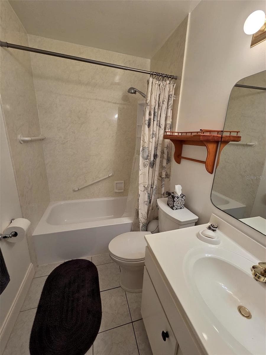 2054 SUNSET POINT ROAD — photo 13 of 34