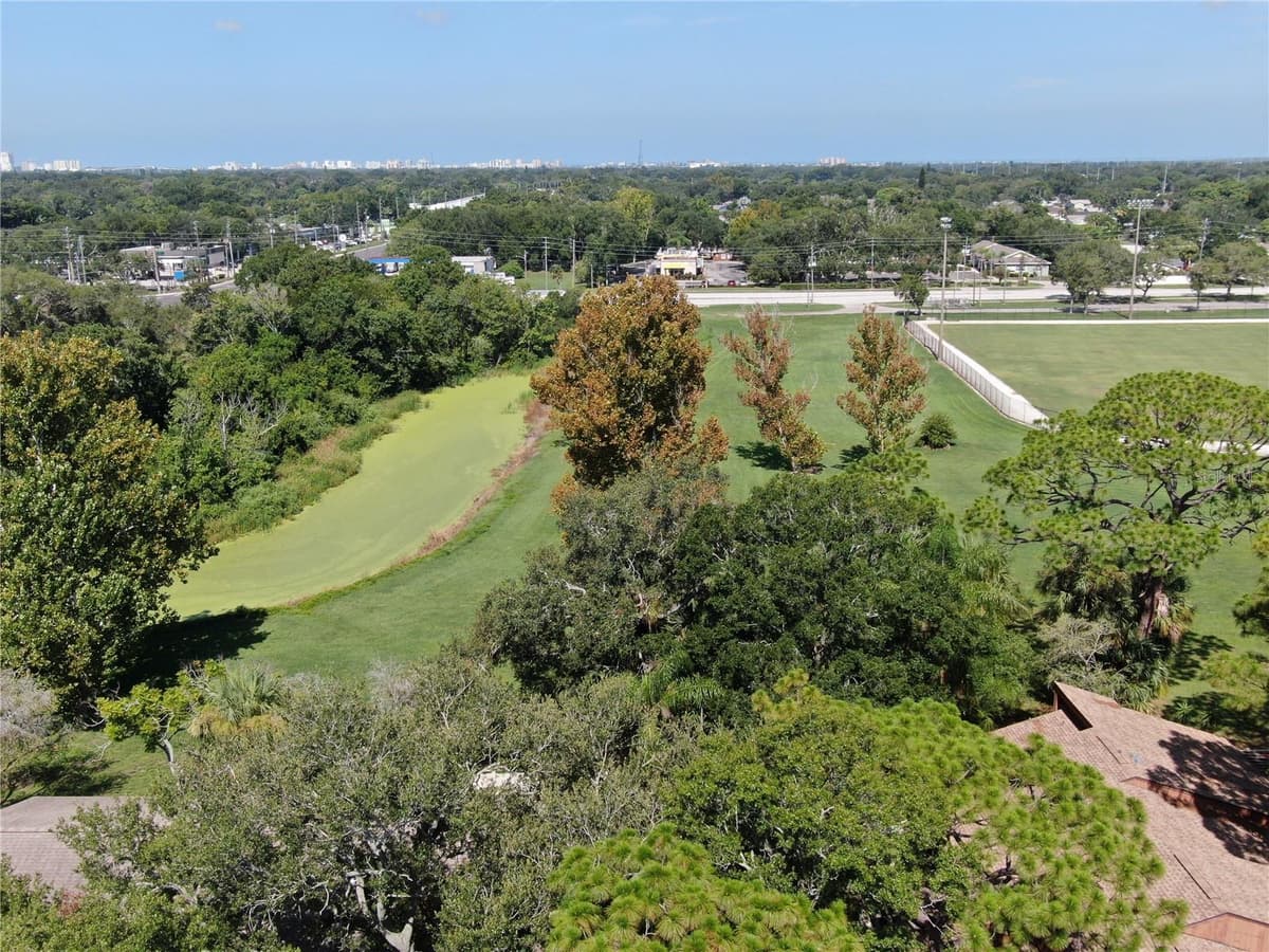 2054 SUNSET POINT ROAD — photo 31 of 34