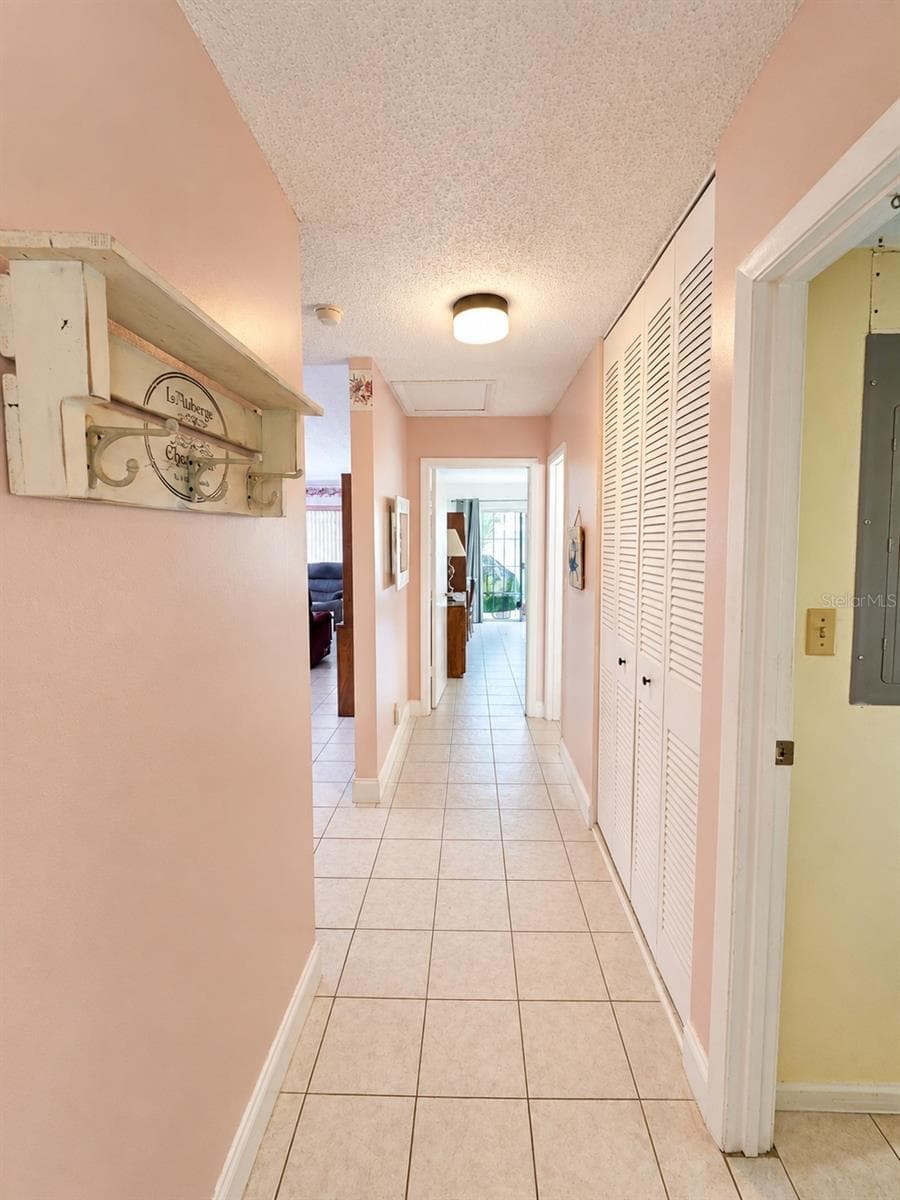 2054 SUNSET POINT ROAD — photo 5 of 34