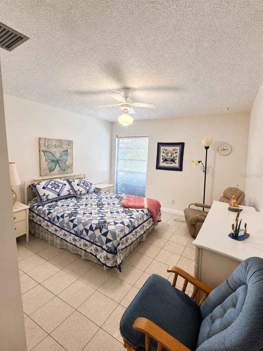 2054 SUNSET POINT ROAD — photo 9 of 34