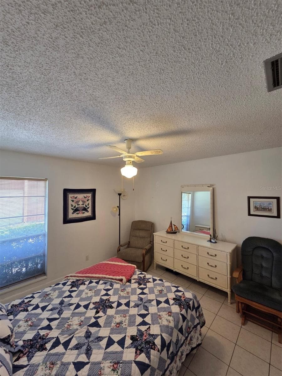 2054 SUNSET POINT ROAD — photo 10 of 34