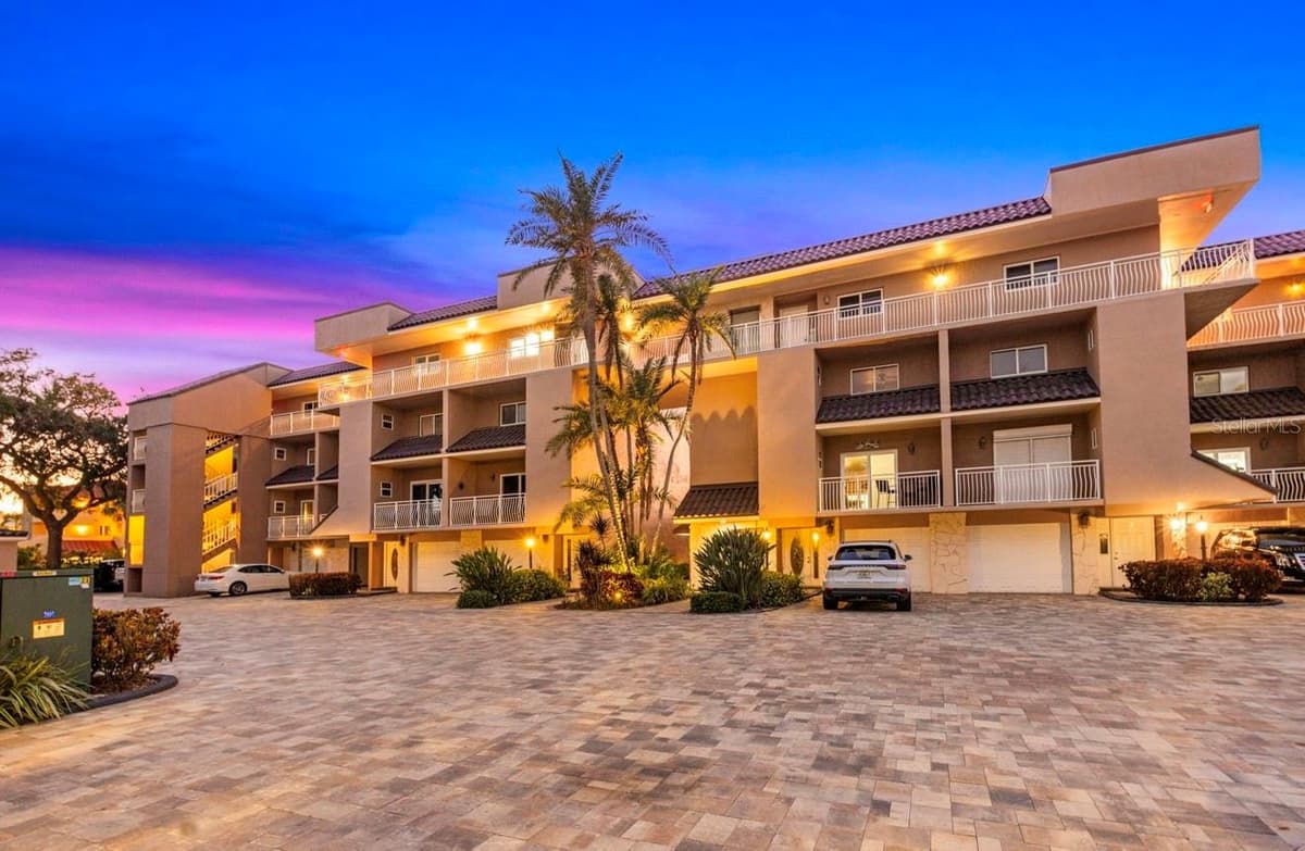 936 PINELLAS BAYWAY — photo 42 of 46