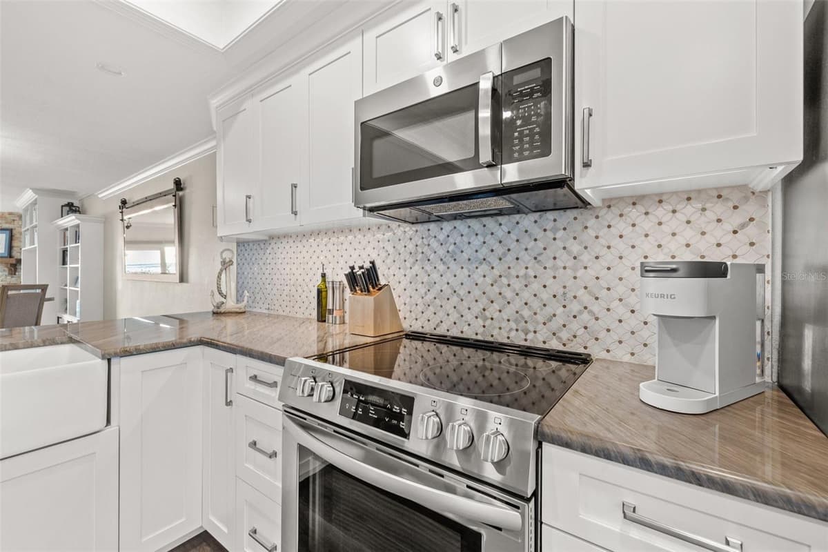 936 PINELLAS BAYWAY — photo 25 of 46