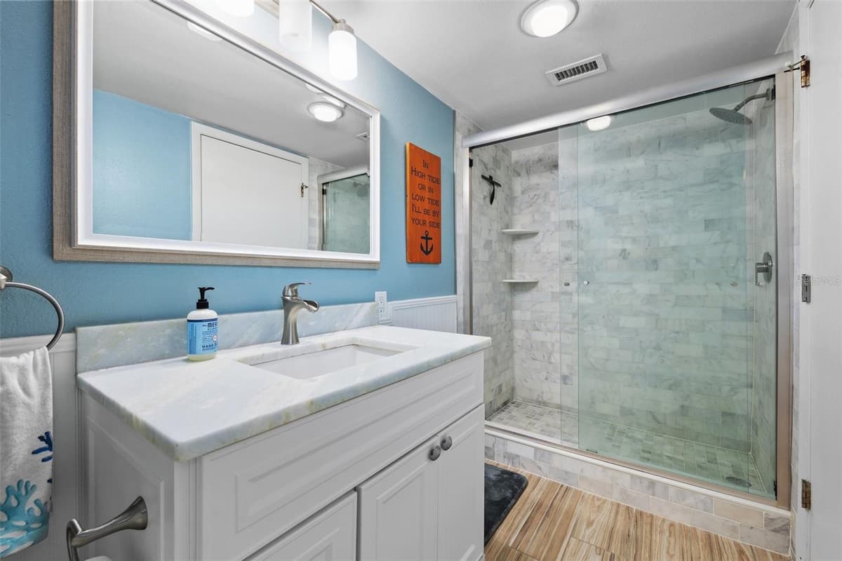 936 PINELLAS BAYWAY — photo 39 of 46