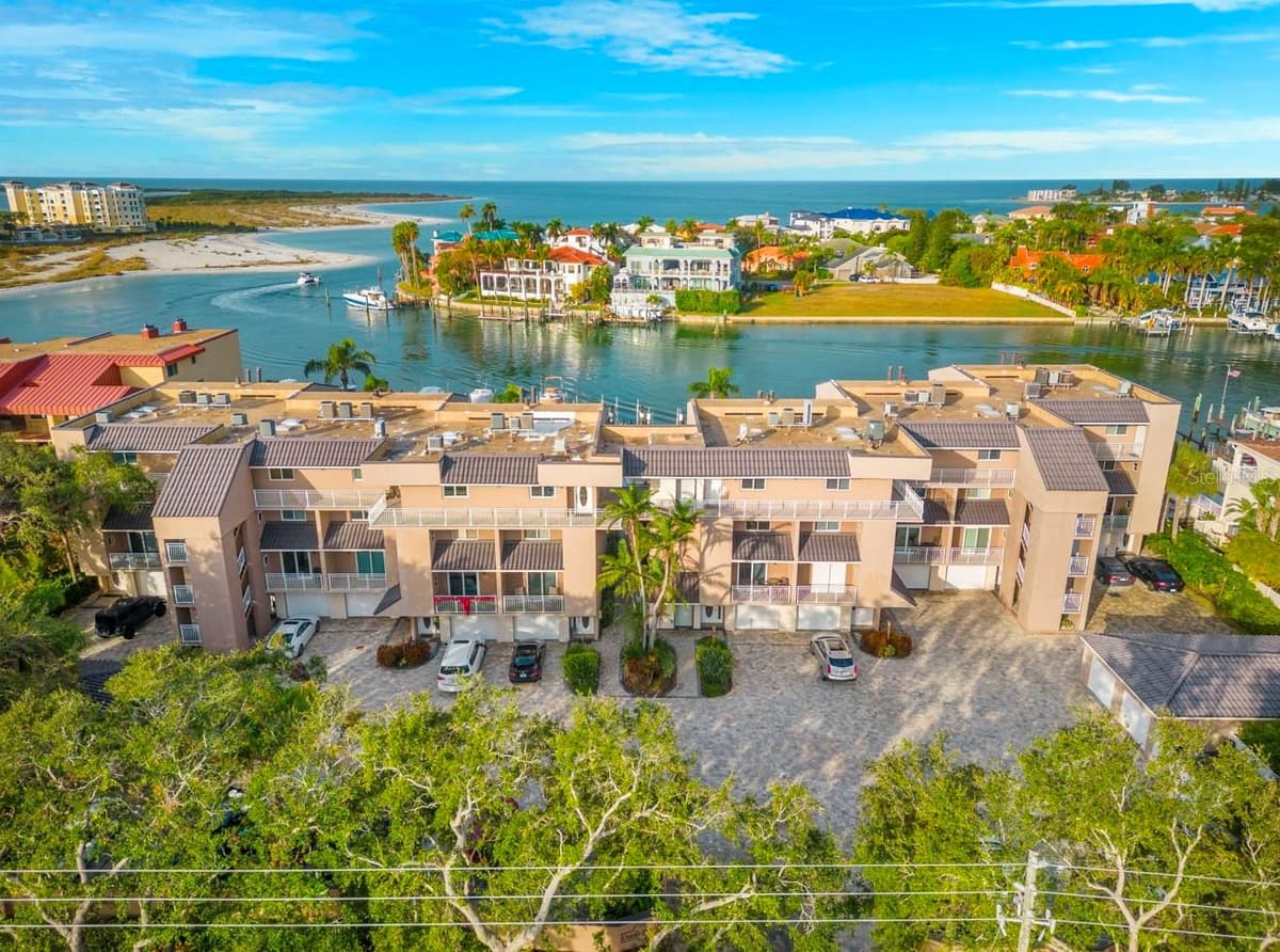 936 PINELLAS BAYWAY — photo 3 of 46