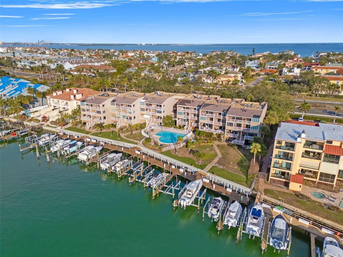 936 PINELLAS BAYWAY — photo 44 of 46