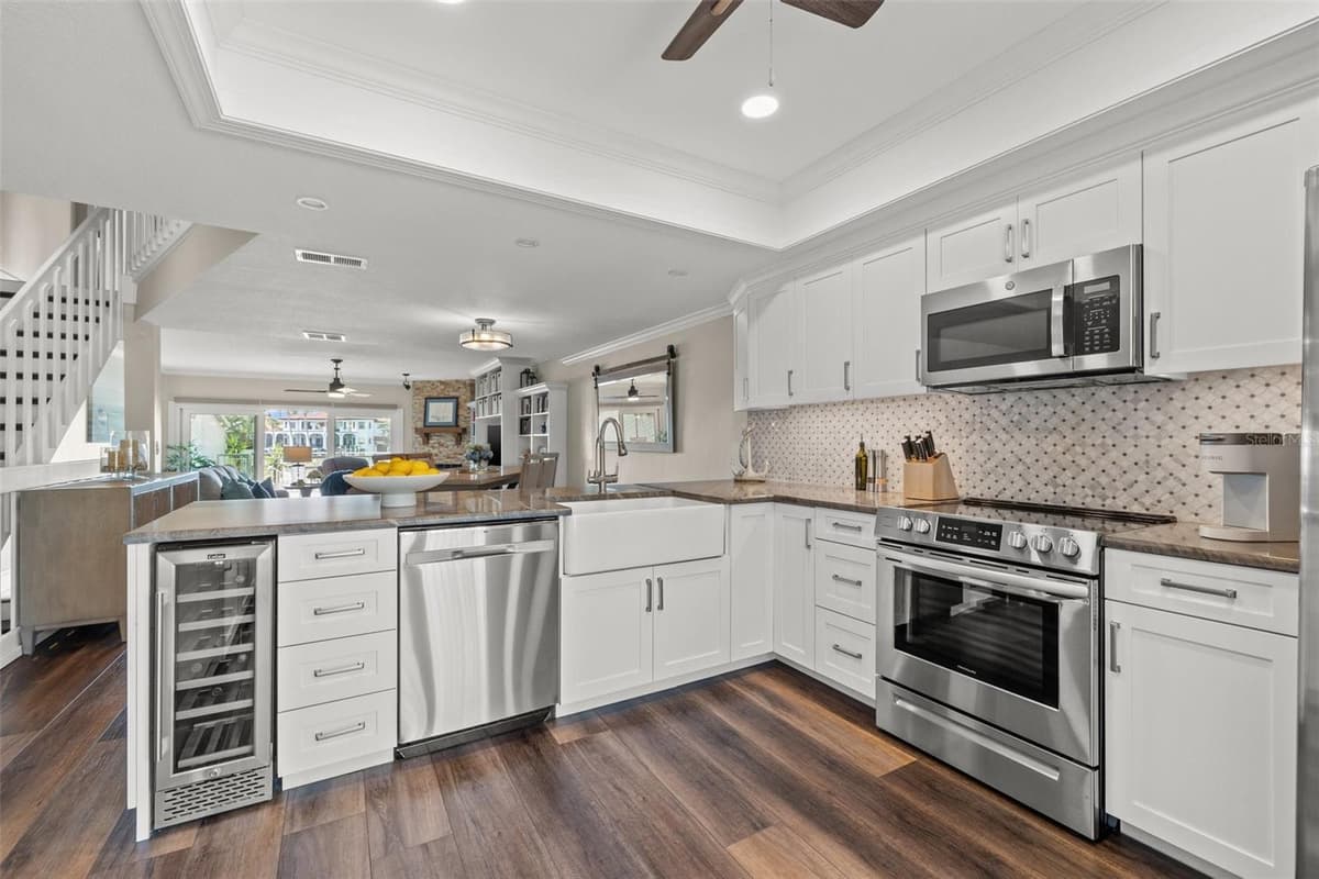936 PINELLAS BAYWAY — photo 24 of 46
