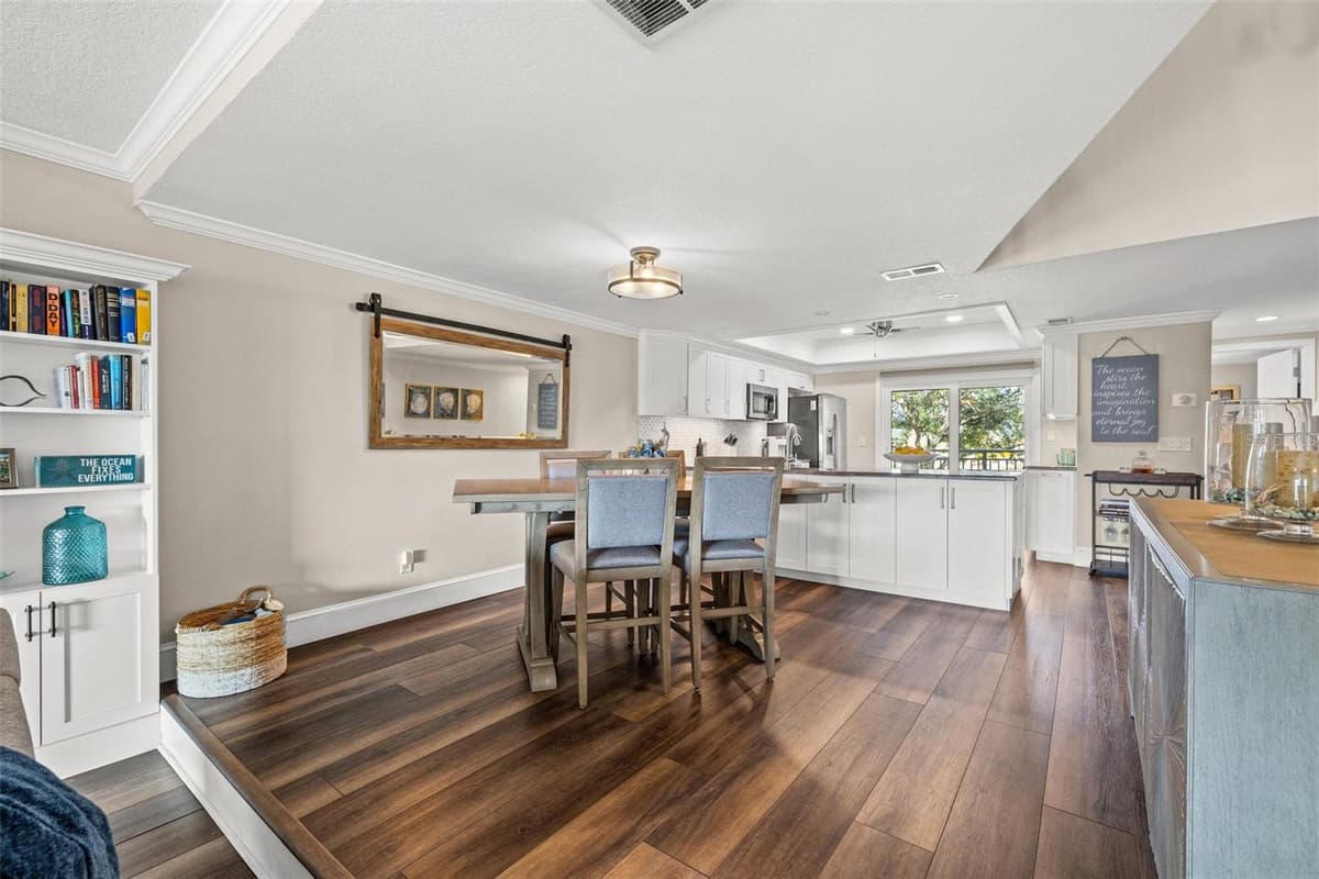 936 PINELLAS BAYWAY — photo 17 of 46