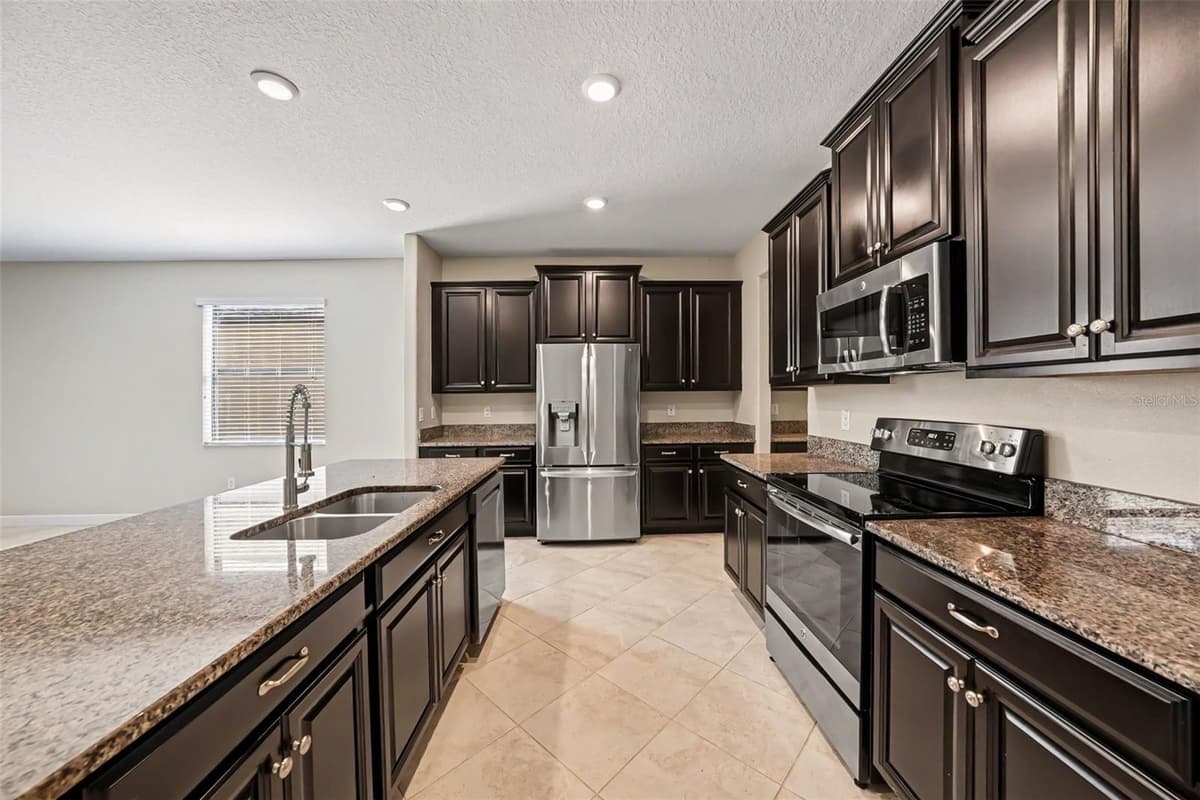 10032 SAGE CREEK DRIVE — photo 12 of 56