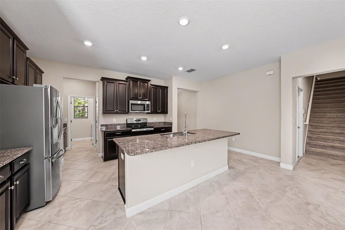 10032 SAGE CREEK DRIVE — photo 10 of 56