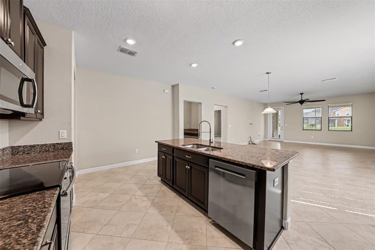 10032 SAGE CREEK DRIVE — photo 13 of 56