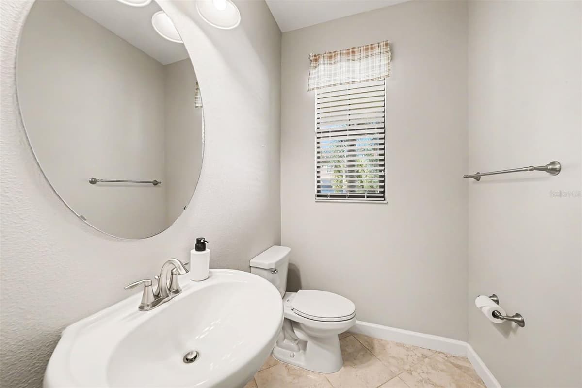 10032 SAGE CREEK DRIVE — photo 16 of 56