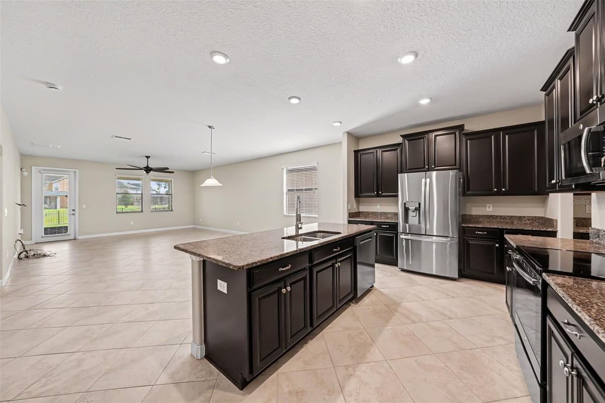 10032 SAGE CREEK DRIVE — photo 11 of 56