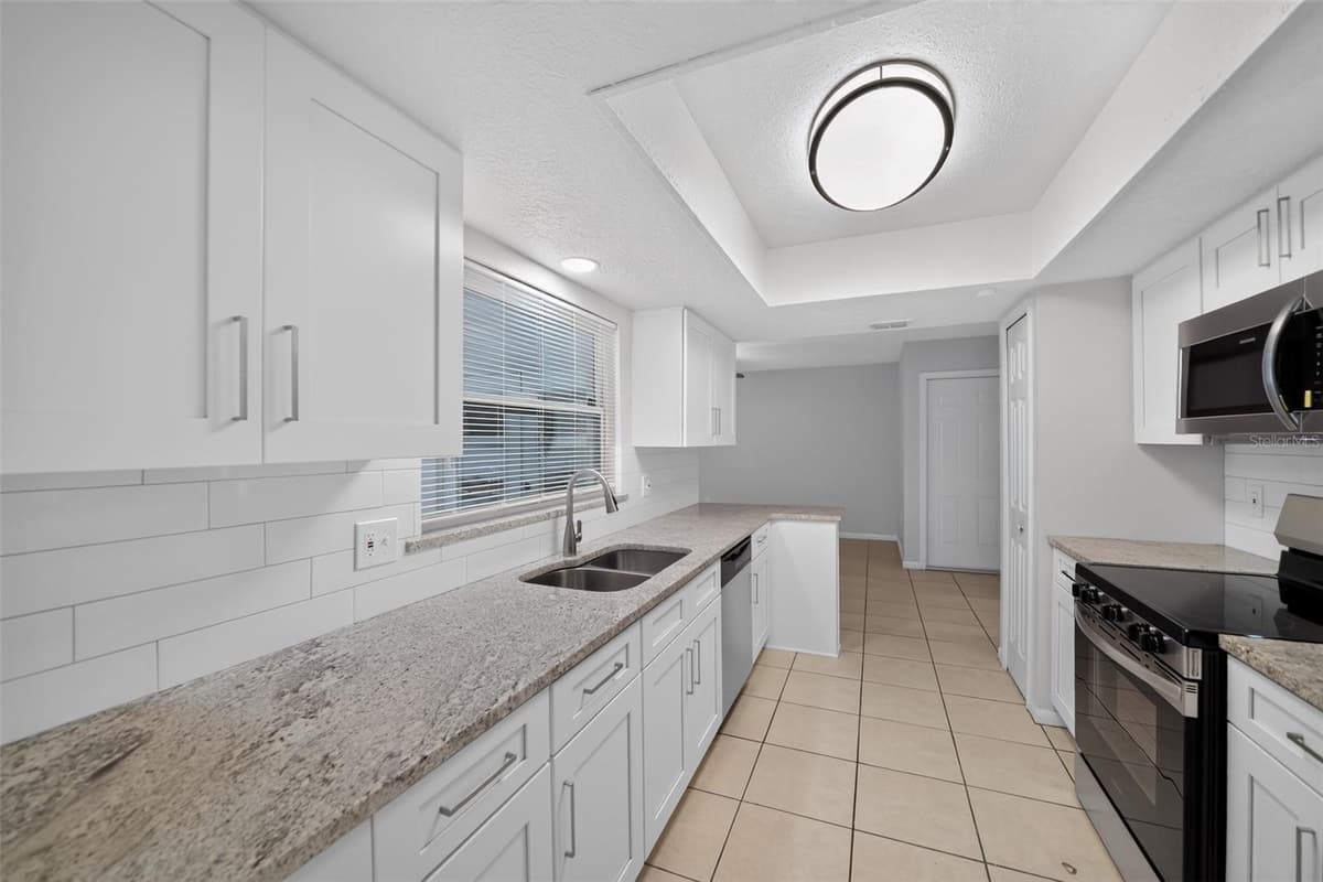 1803 BALSAWOOD COURT — photo 7 of 33