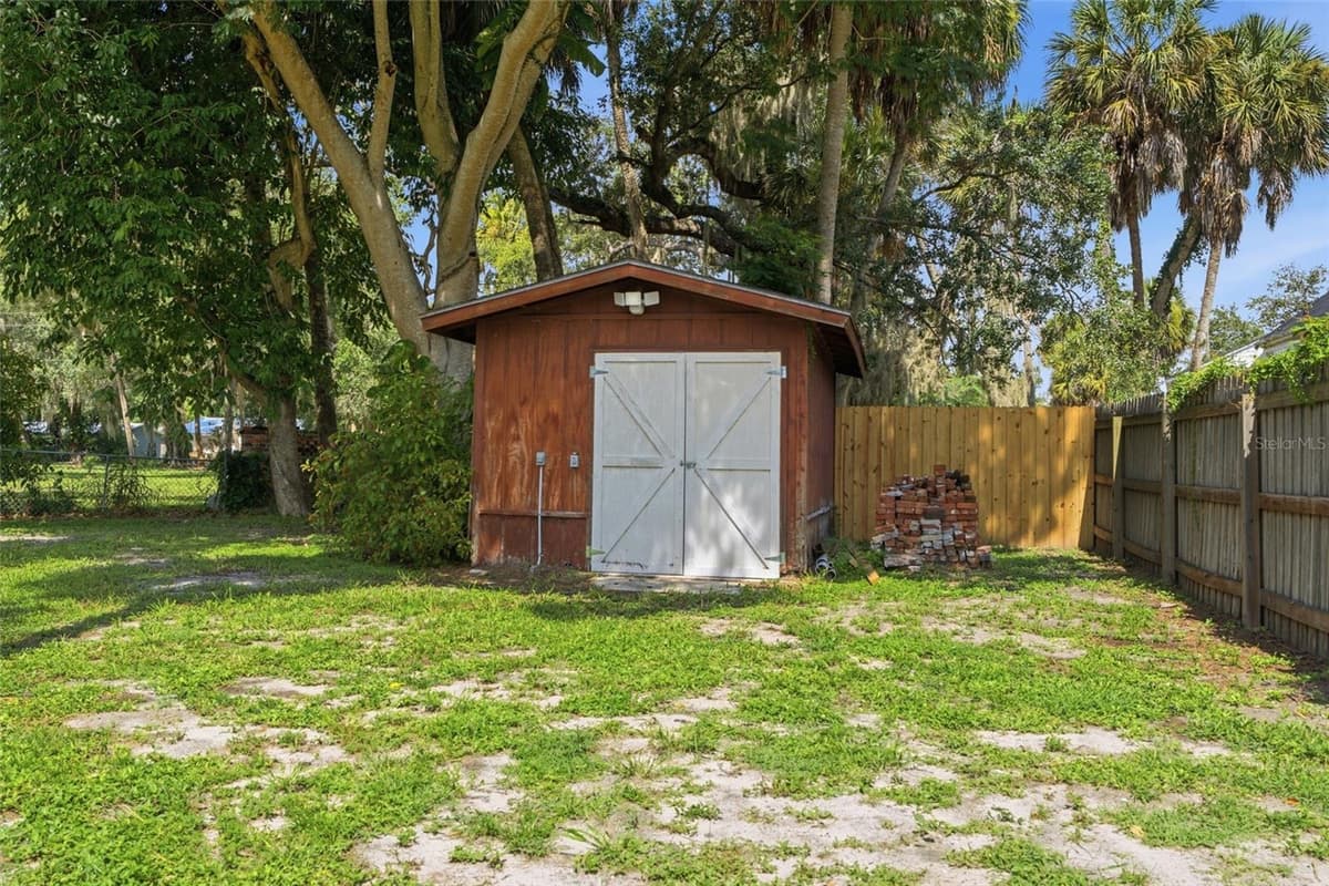 524 MAGNOLIA STREET — photo 42 of 52
