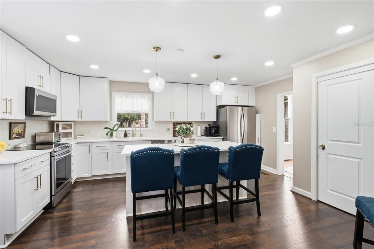 524 MAGNOLIA STREET — photo 10 of 52