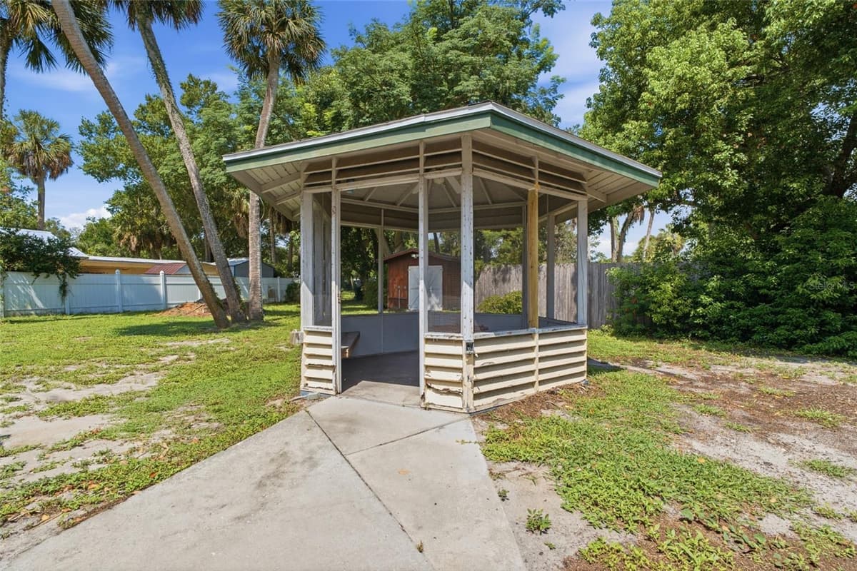 524 MAGNOLIA STREET — photo 44 of 52