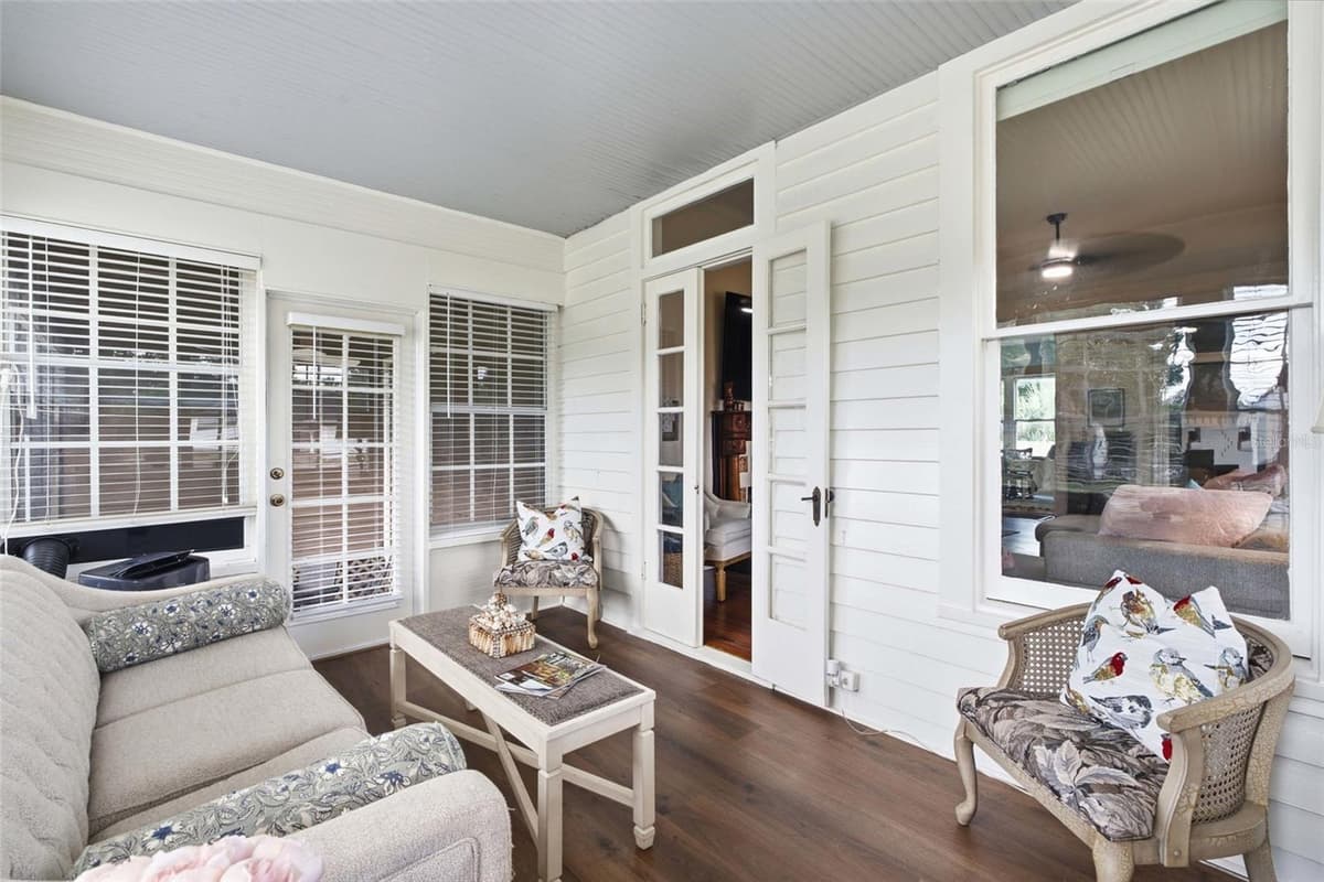 524 MAGNOLIA STREET — photo 15 of 52