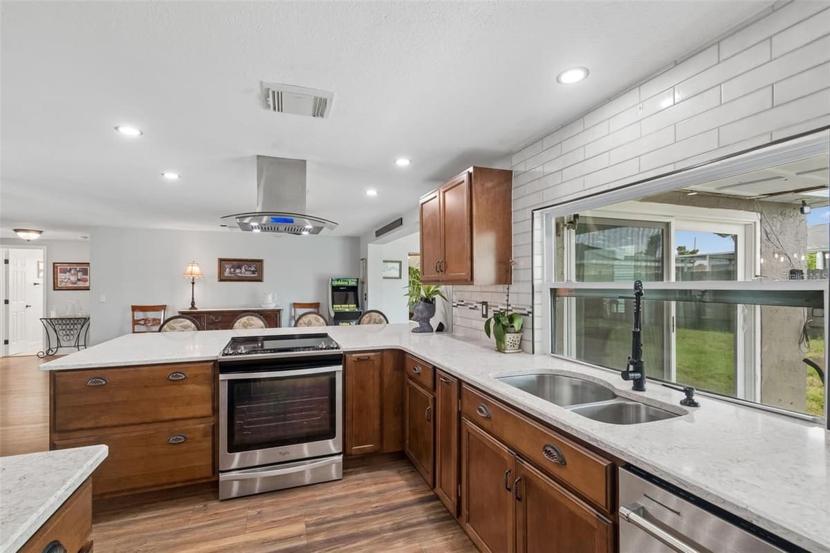 4306 NEWBURY DRIVE — photo 8 of 45
