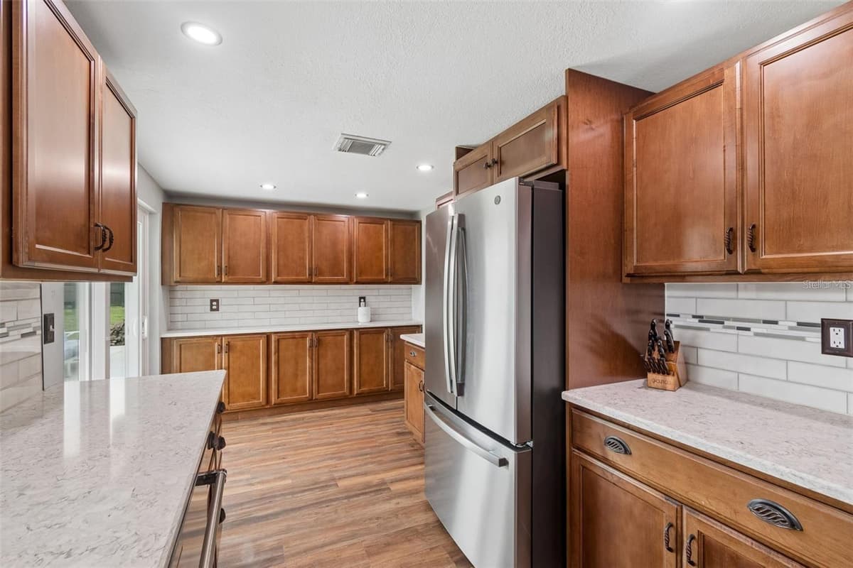 4306 NEWBURY DRIVE — photo 12 of 45
