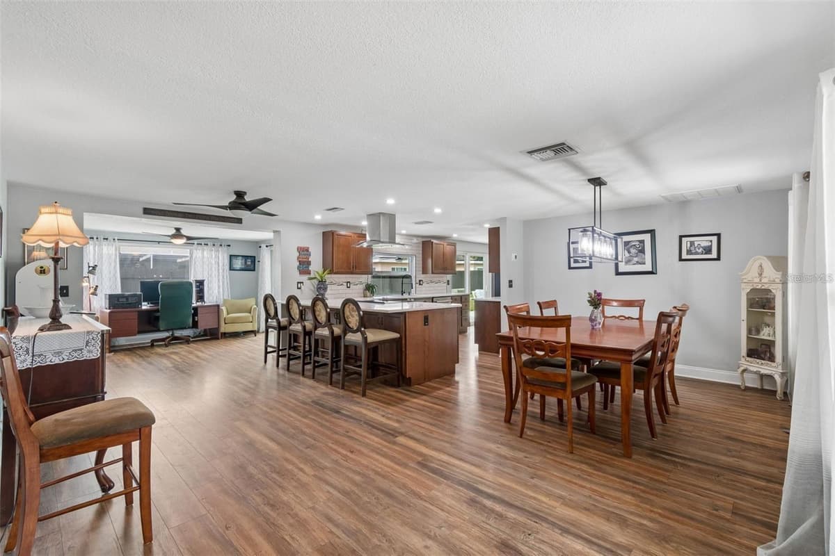 4306 NEWBURY DRIVE — photo 18 of 45
