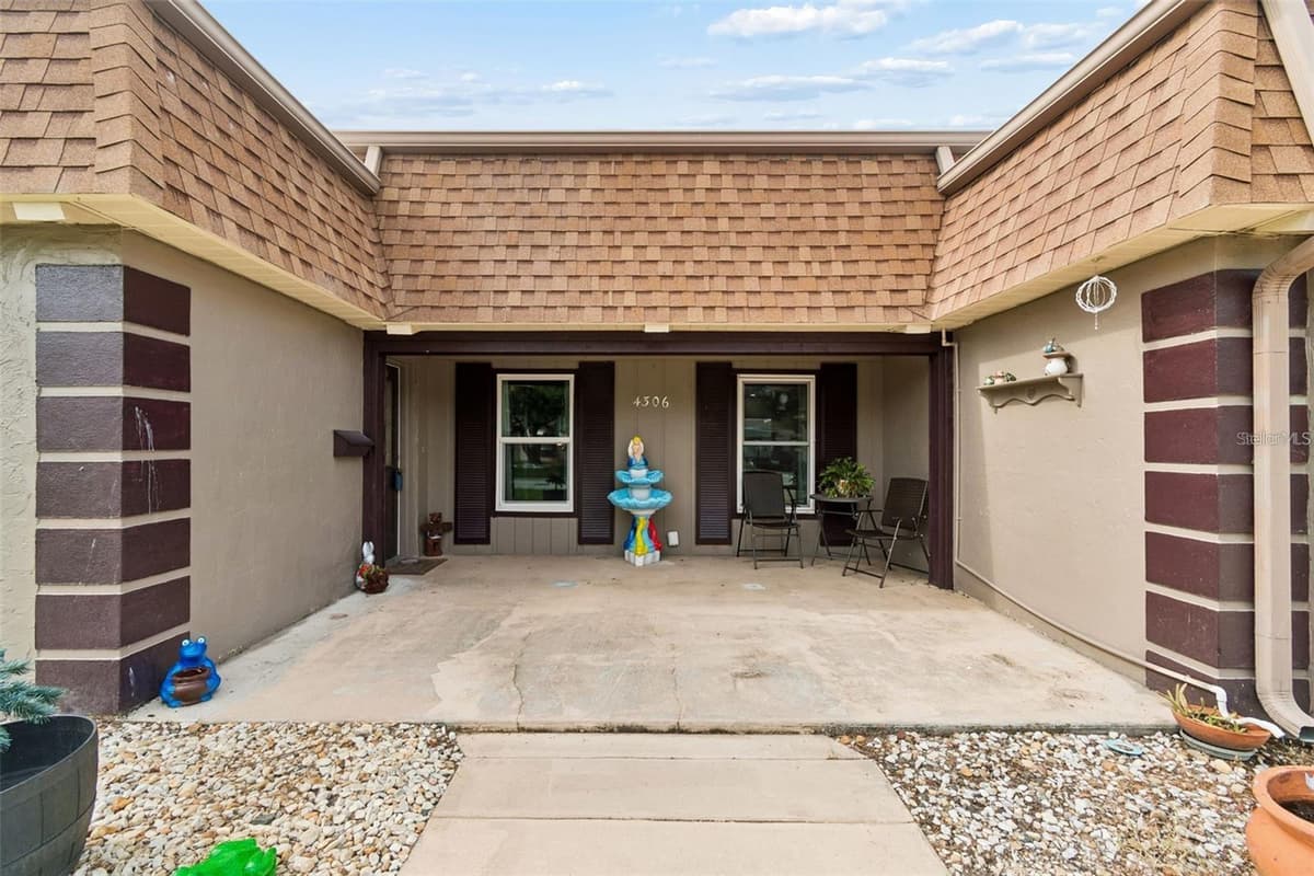 4306 NEWBURY DRIVE — photo 4 of 45
