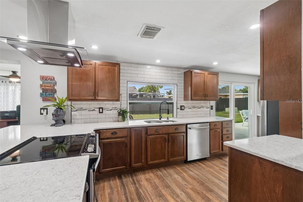 4306 NEWBURY DRIVE — photo 9 of 45