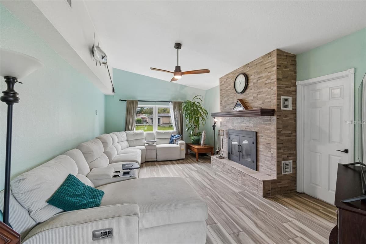 4306 NEWBURY DRIVE — photo 5 of 45