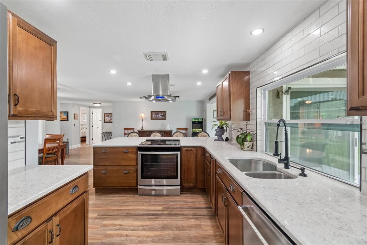 4306 NEWBURY DRIVE — photo 7 of 45
