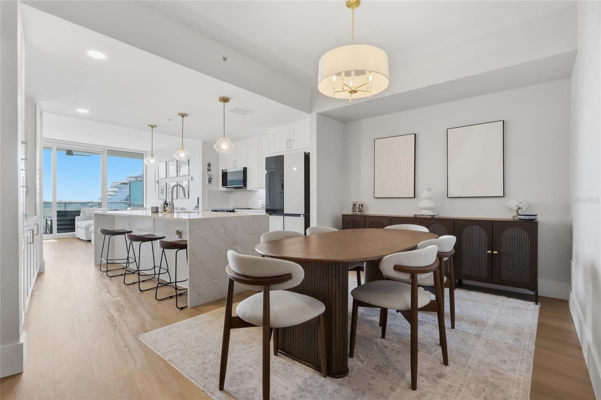 912 CHANNELSIDE DRIVE — photo 2 of 31