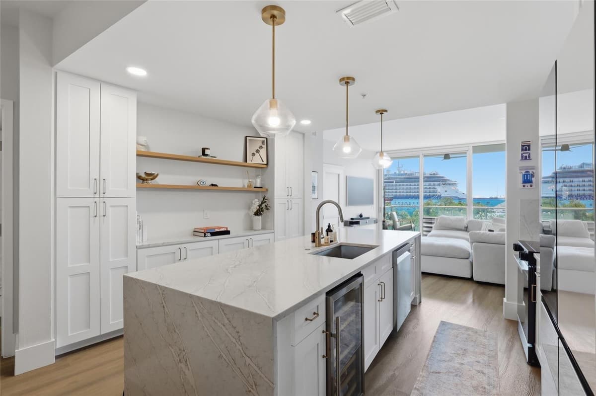 912 CHANNELSIDE DRIVE — photo 3 of 31