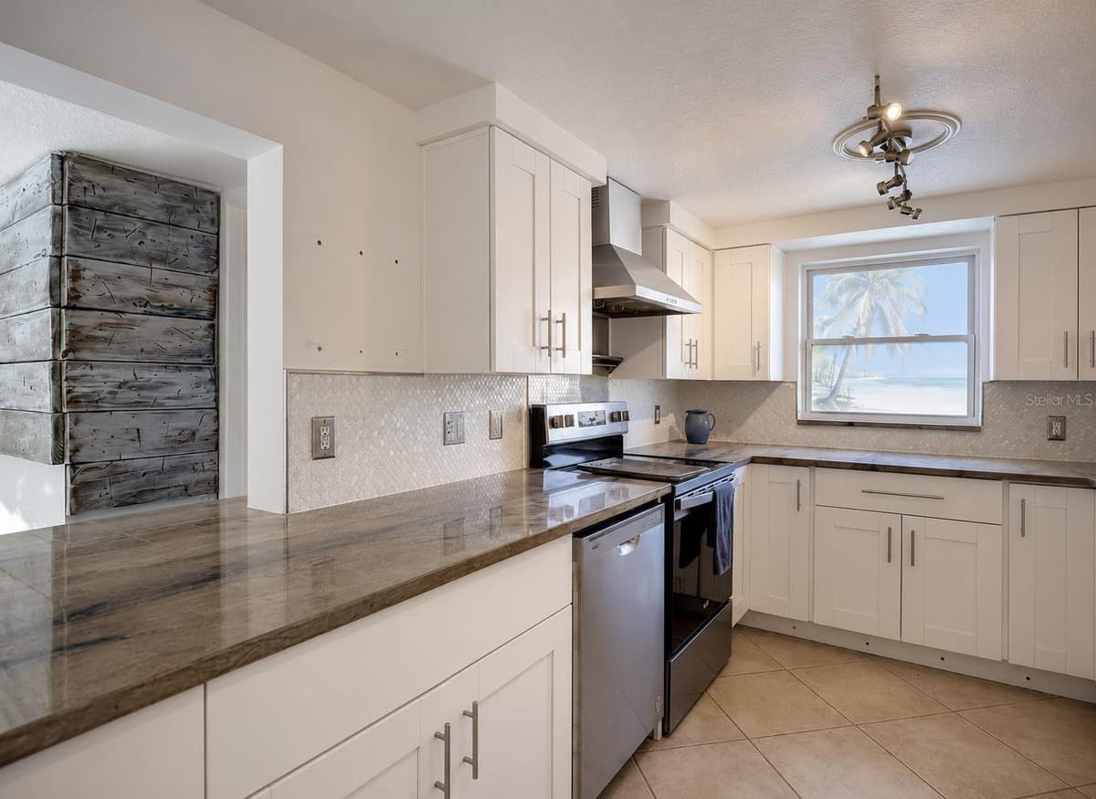 5016 MARLIN DRIVE — photo 3 of 20