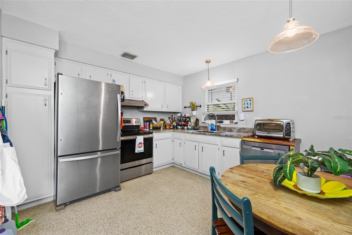 3935 11TH AVENUE — photo 7 of 42