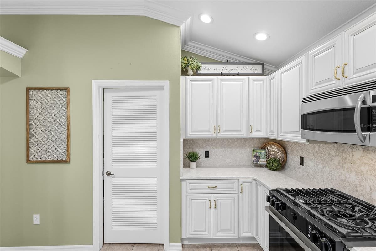 1527 GOLDEN RIDGE DRIVE — photo 13 of 62