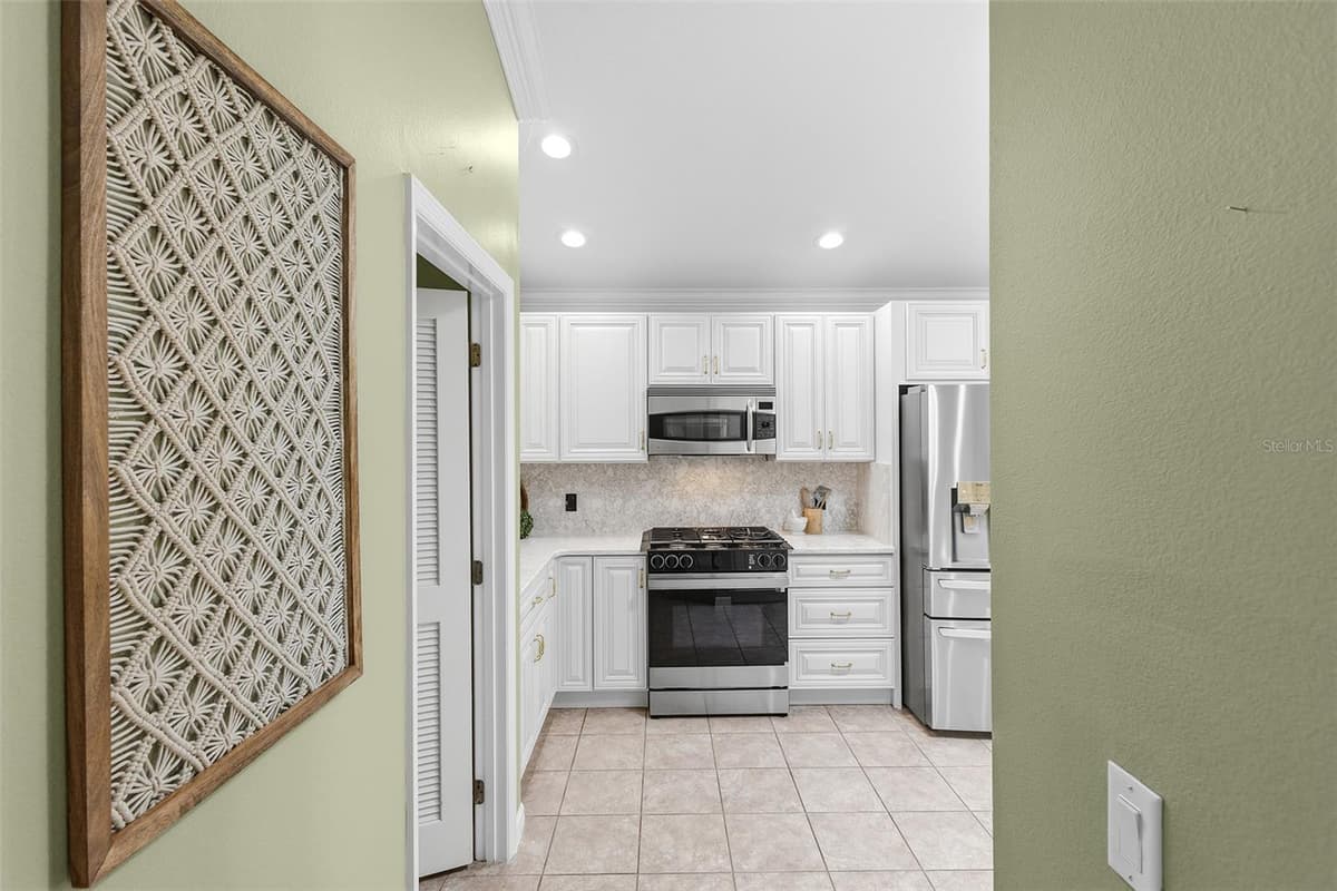 1527 GOLDEN RIDGE DRIVE — photo 15 of 62