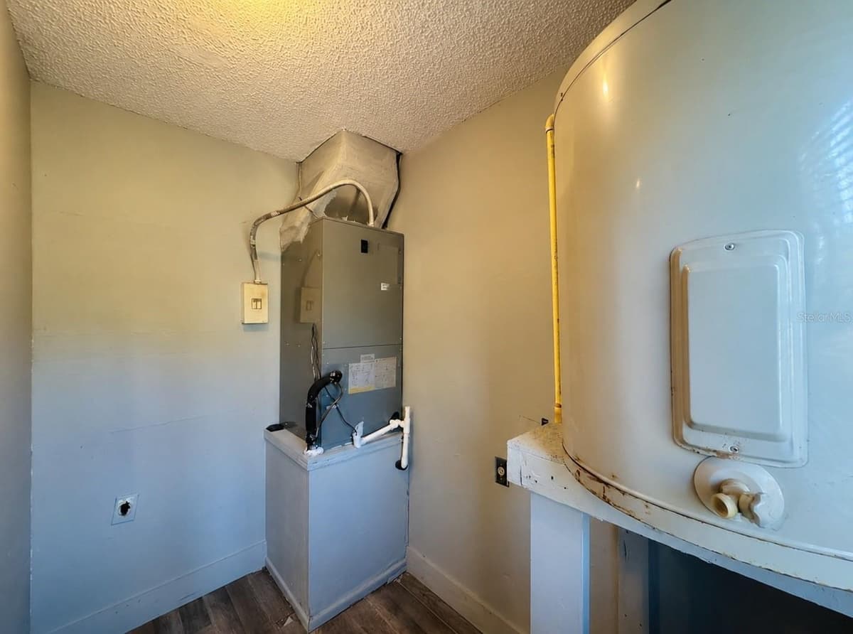 12909 LITEWOOD DRIVE — photo 7 of 11
