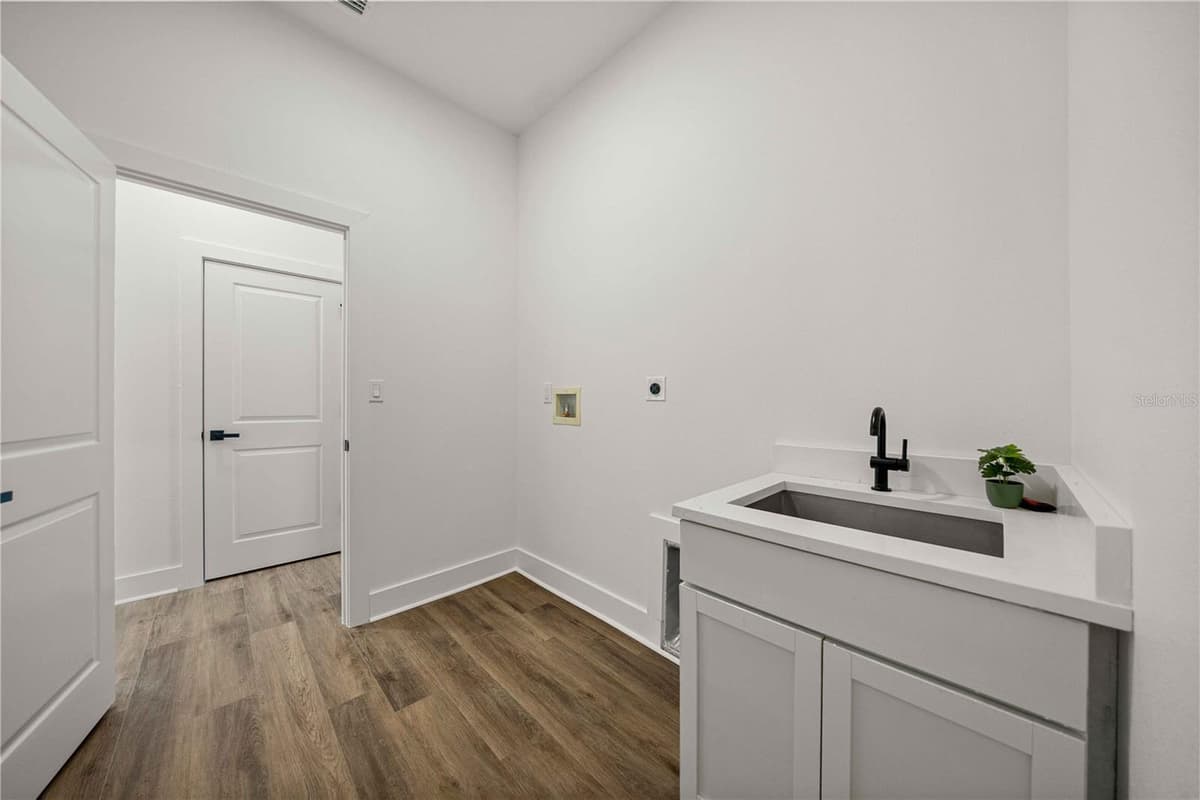 4816 CRESTLINE DRIVE — photo 40 of 60
