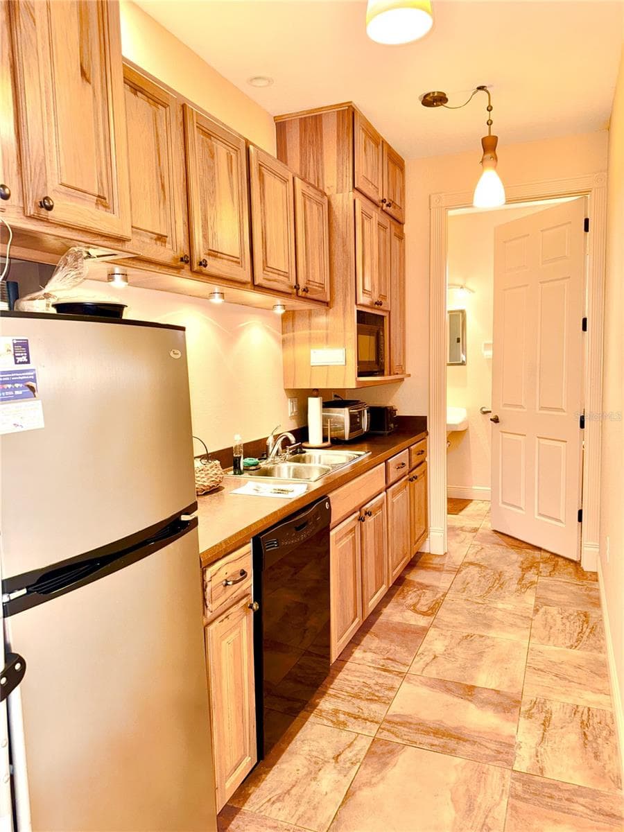 308 DAL HALL BOULEVARD — photo 8 of 15