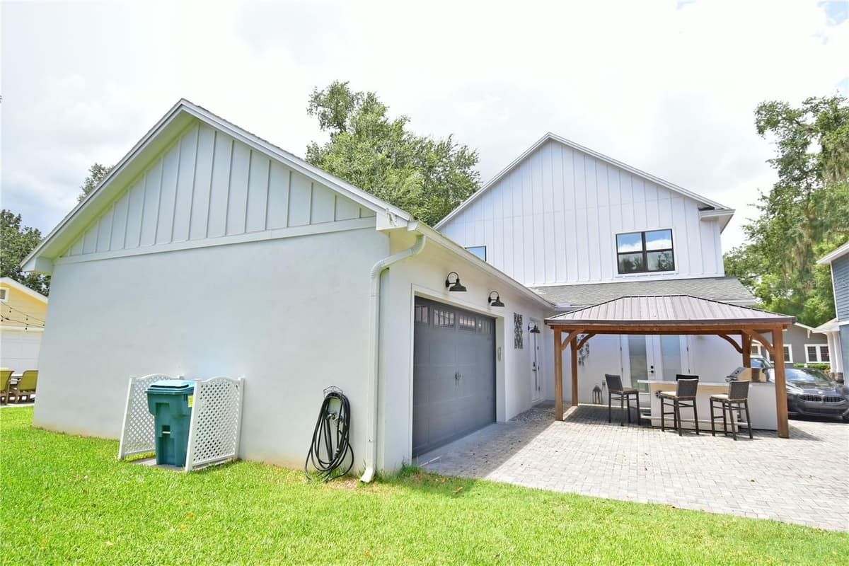 215 HIGHLAND AVENUE — photo 18 of 52