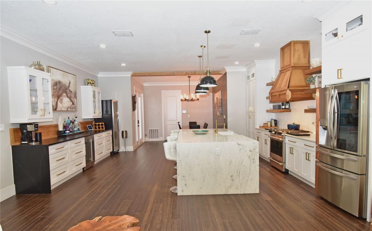 215 HIGHLAND AVENUE — photo 8 of 52