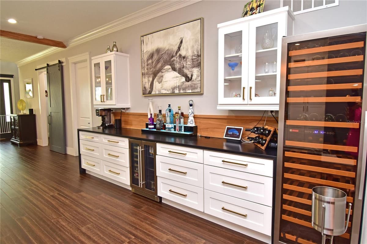 215 HIGHLAND AVENUE — photo 9 of 52