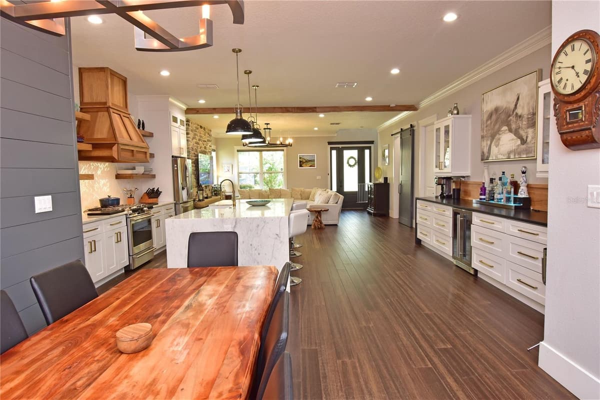 215 HIGHLAND AVENUE — photo 10 of 52