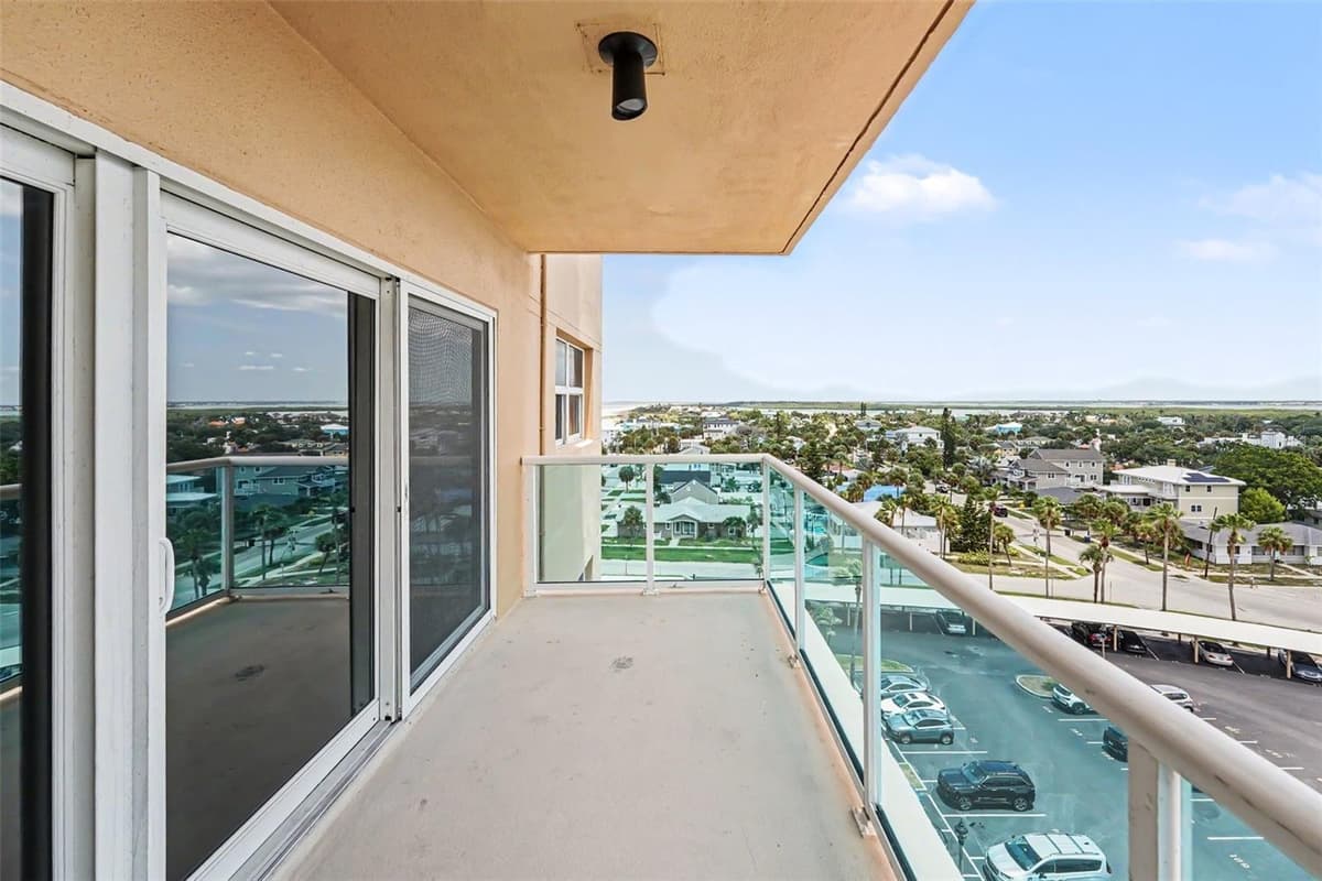 880 MANDALAY AVENUE — photo 14 of 39