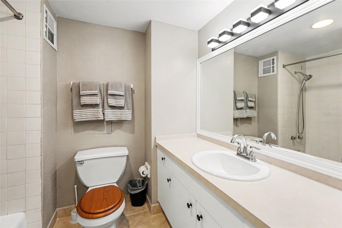 880 MANDALAY AVENUE — photo 30 of 39