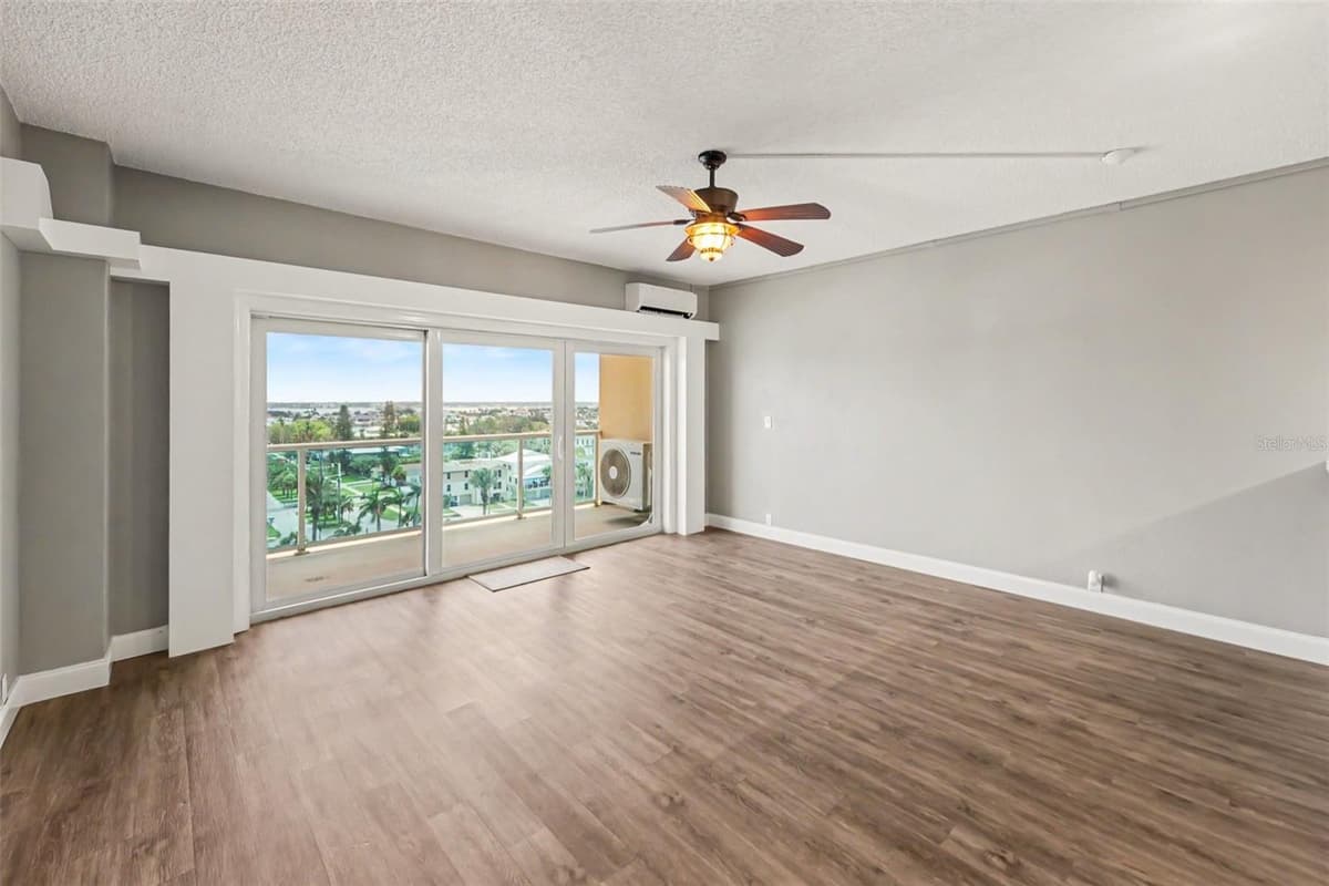 880 MANDALAY AVENUE — photo 18 of 39
