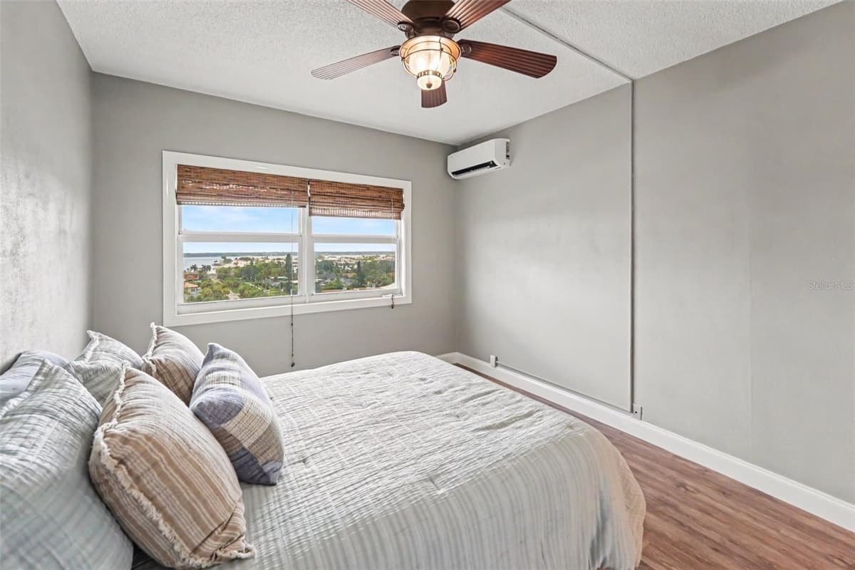 880 MANDALAY AVENUE — photo 27 of 39