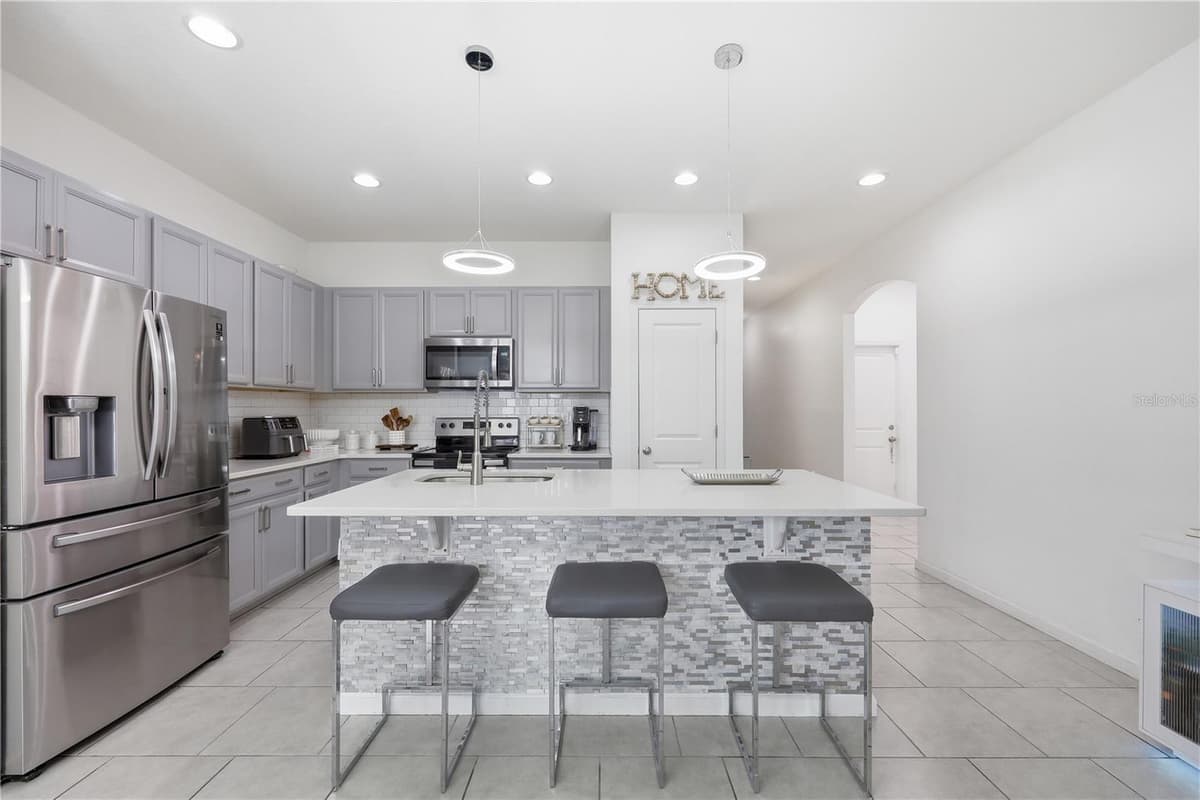 490 DISA DRIVE — photo 10 of 46