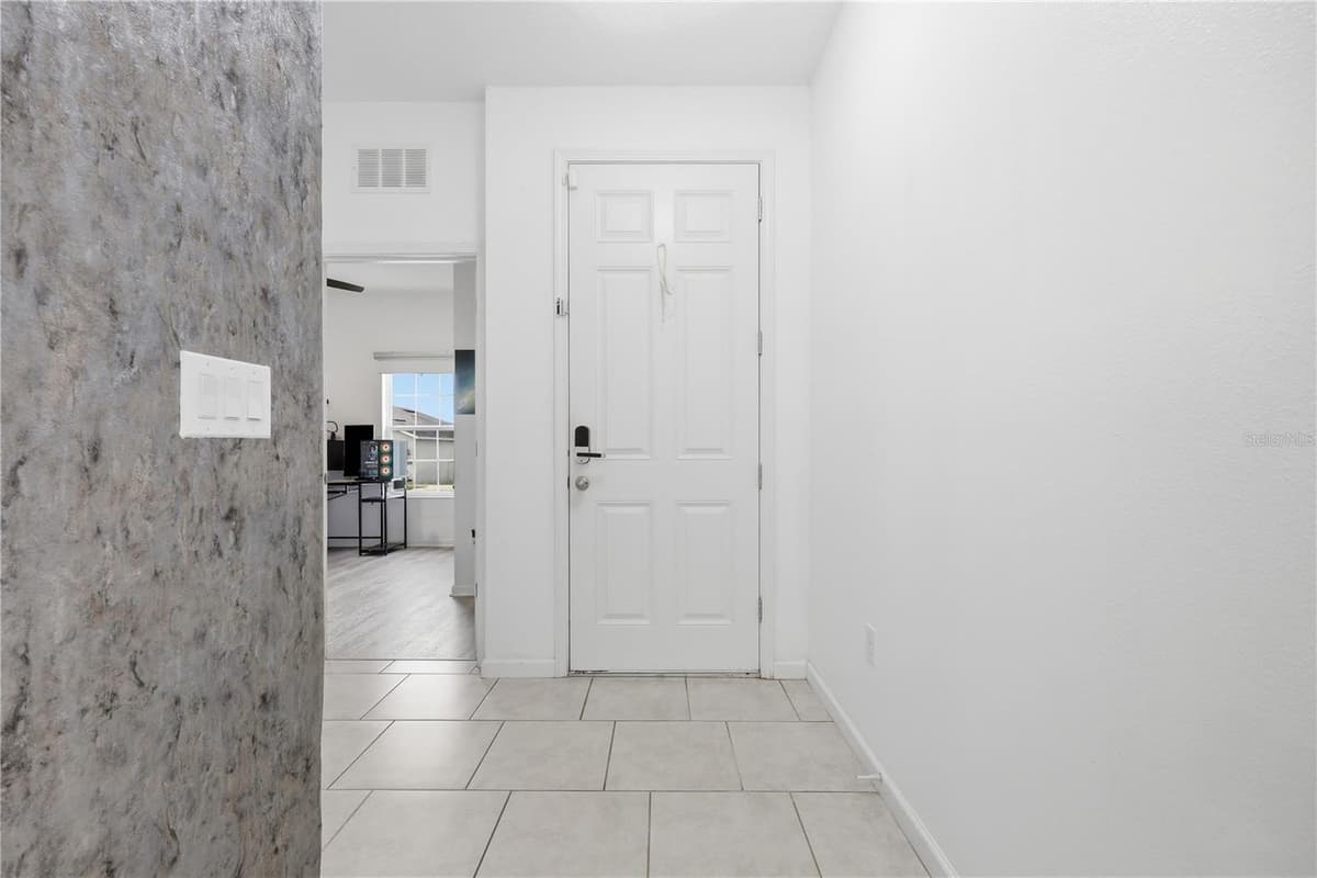 490 DISA DRIVE — photo 6 of 46